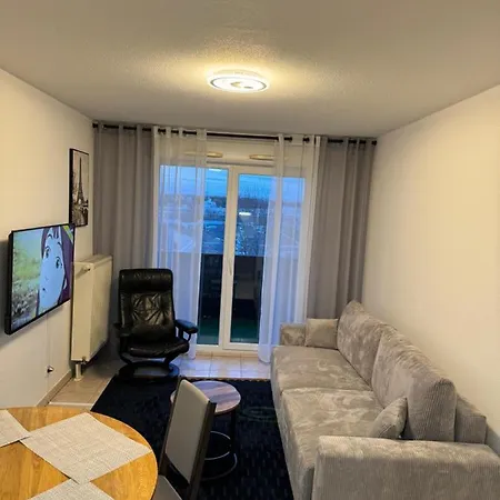 Calme Avec Balcon, A 4km Du Centre, Parking, Wi-fi, Netflix Gratuit *