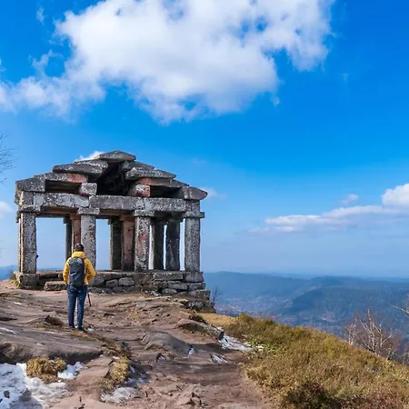 Calme Avec Balcon, à 4km Du Centre, Parking, Wi-fi, Netflix Gratuit *