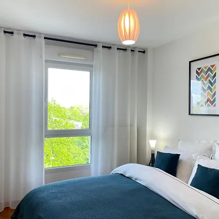 Calme Avec Balcon, A 4km Du Centre, Parking, Wi-fi, Netflix Gratuit