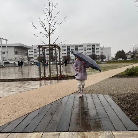 Apartment Calme Avec Balcon, A 4km Du Centre, Parking, Wi-fi, Netflix Gratuit