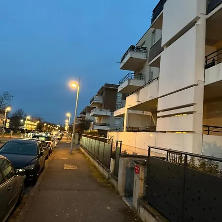 Апартаменты Calme Avec Balcon, A 4km Du Centre, Parking, Wi-fi, Netflix Gratuit