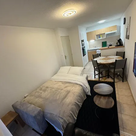 Calme Avec Balcon, A 4km Du Centre, Parking, Wi-fi, Netflix Gratuit Апартаменты *