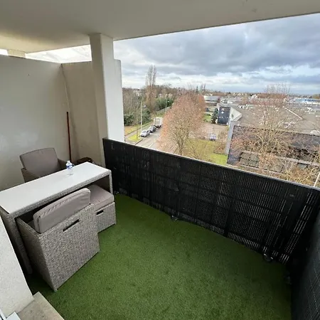 Calme Avec Balcon, A 4km Du Centre, Parking, Wi-fi, Netflix Gratuit Апартаменты
