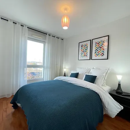 Calme Avec Balcon, A 4km Du Centre, Parking, Wi-fi, Netflix Gratuit *